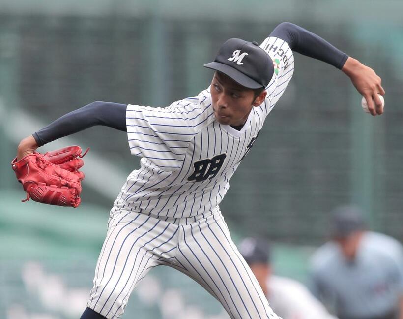 今年の甲子園で好投を披露した明徳義塾の吉村優聖歩　（ｃ）朝日新聞社