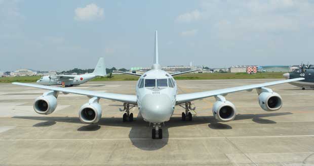 パリにたどり着けなかった……。P１哨戒機は厚木基地に配備されている　（ｃ）朝日新聞社