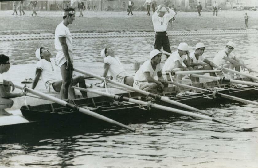 1964年の第18回東京オリンピック（東京五輪）、ボートエイト・予選の様子（(c)朝日新聞社）