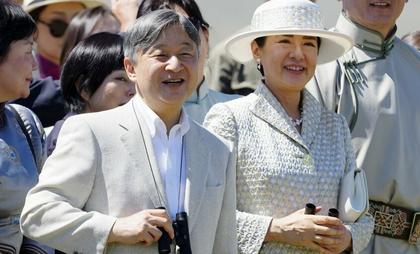 ｢最高の笑顔｣は雅子さまとおふたりだから！ モンゴルで天皇陛下がお菓子を口にした驚きの瞬間と馬乳酒を飲まなかったワケ