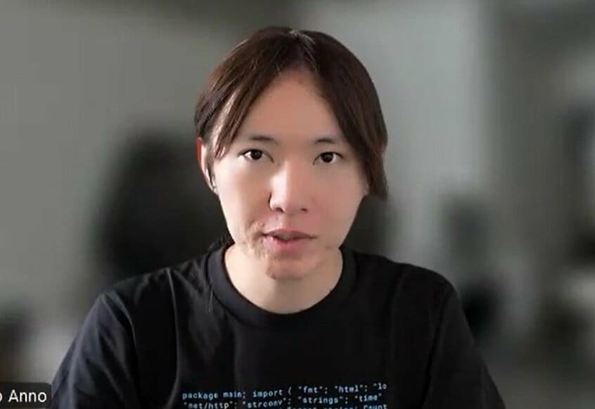 オンラインで取材に答える安野たかひろ氏