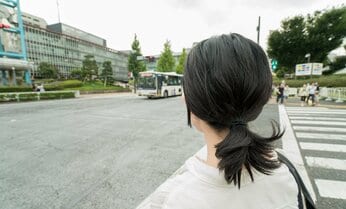 地方では“独身女性は珍獣扱い” 「なぜ結婚しないのか」という視線がつらくて、地元に戻れない