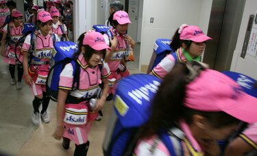NPB“売り子”文化が絶滅の危機!? 東京ドームは8月から撮影禁止、インバウンド客に対応苦慮