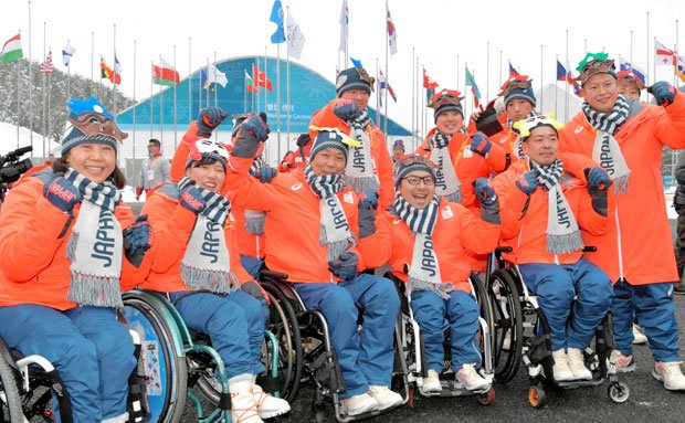 平昌冬季パラリンピック選手村で入村式が行われたのは３月６日。日本選手団は、選手や役員ら５０人が参加した　（ｃ）朝日新聞社