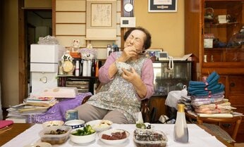 102歳現役美容部員が愛する“甘じょっぱい味” イワシのゴマ漬けを自分流にアレンジする理由