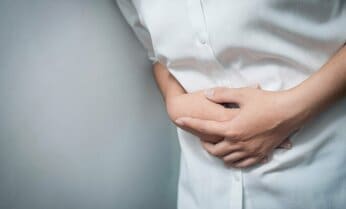 トイレでうとうと、おにぎり食べる人も…公共トイレの長時間使用問題