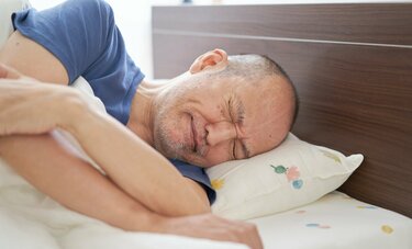 睡眠時に10秒以上呼吸が止まる「無呼吸症候群」の原因は？「あごが小さい人は注意」