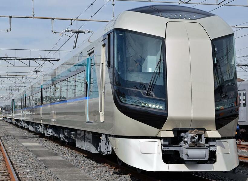 東武鉄道500系「リバティ」は、分割併合が可能な3両編成にして多くの路線に対応した（C）朝日新聞社