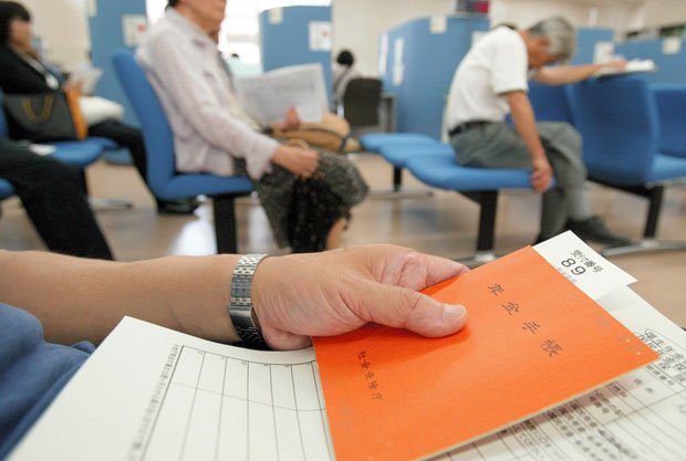 役所の窓口には年金相談が相次いでいるという　（ｃ）朝日新聞社　＠＠写禁