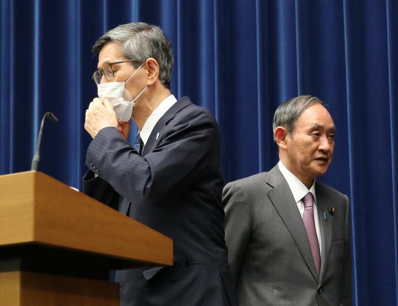 菅義偉首相と新型コロナウイルス感染症対策分科会の尾身茂会長　（ｃ）朝日新聞社