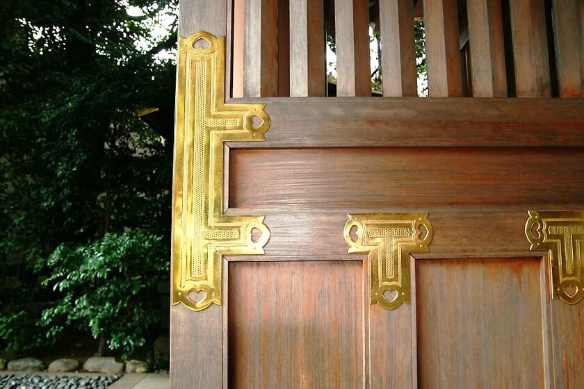 東京大神宮の神門扉にあるハートマーク