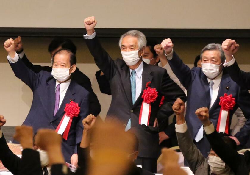 すでに戦闘モードの二階幹事長（左端）と二階派（C)朝日新聞社