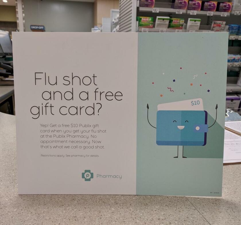 「インフルエンザの予防接種をすると、10ドルのギフトカードをプレゼント」の看板（写真／本人提供）