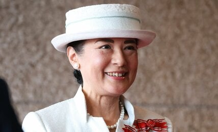 雅子さまレースのエレガンス　「ほっこり」手作り感の刺繍装飾と、周りをほっとさせる皇后のぬくもり