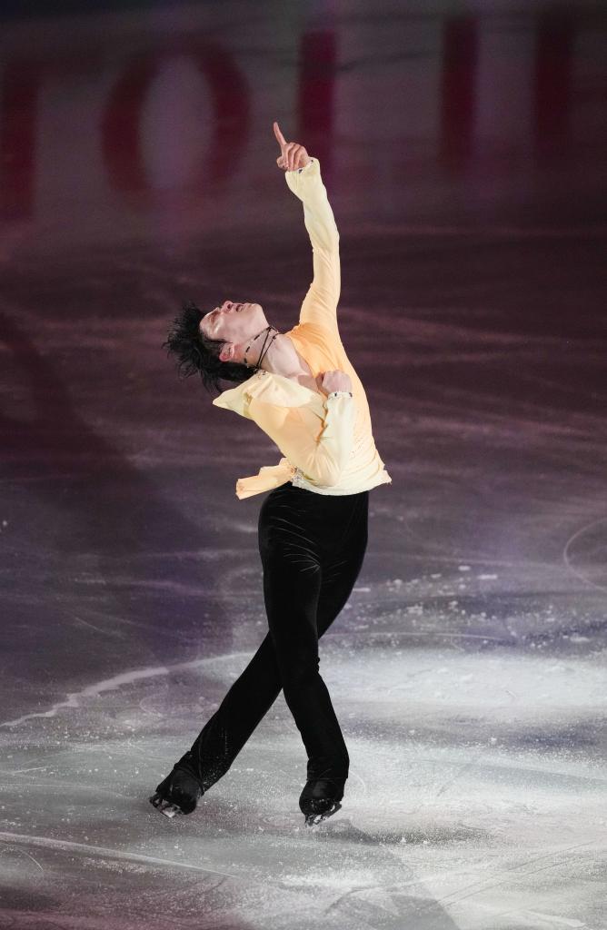 ４月、世界国別対抗戦のエキシビションで演技する羽生結弦