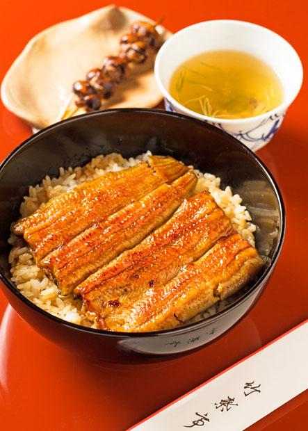 鰻お丼と肝焼き（写真／大野洋介・写真部）