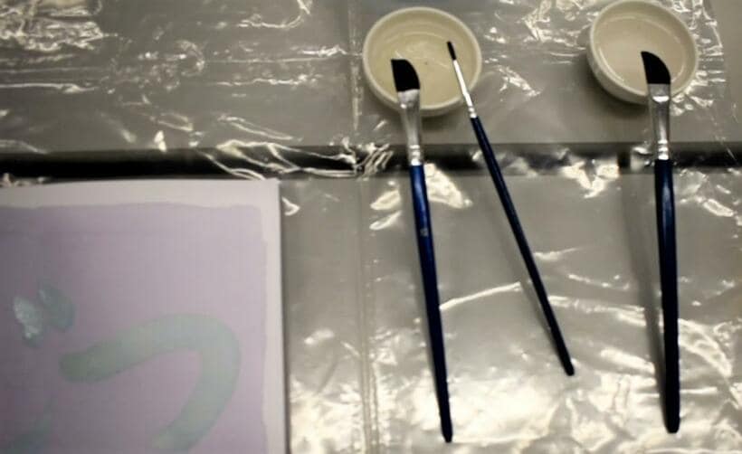 水溶液は透明だが、文字には色が出てくる