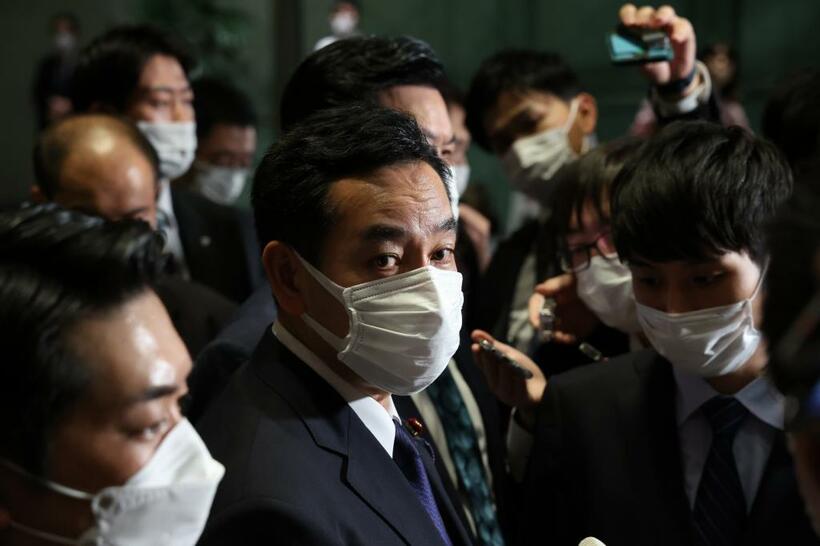 朝日新聞の11月の世論調査によると、山際大志郎氏の党コロナ対策本部長就任は「妥当ではない」が76％に上った