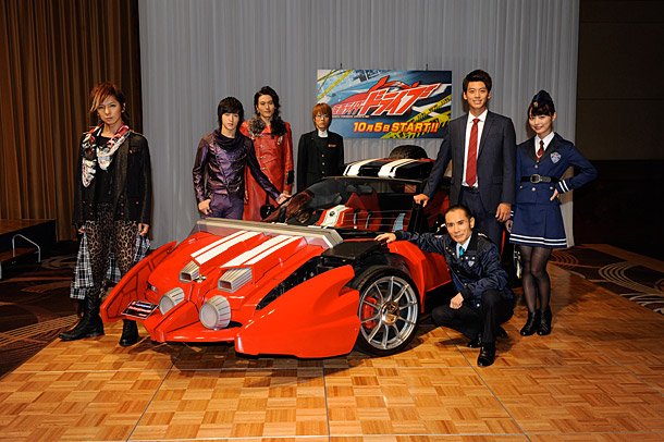 バイクに乗らない『仮面ライダードライブ』 主題歌は松岡充擁する新ユニット