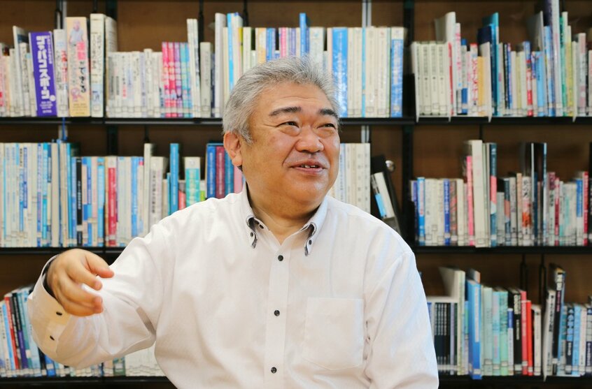 学校プールのアドバイザーとしても活躍する笹川スポーツ財団の熊谷哲・上席特別研究員=米倉昭仁撮影