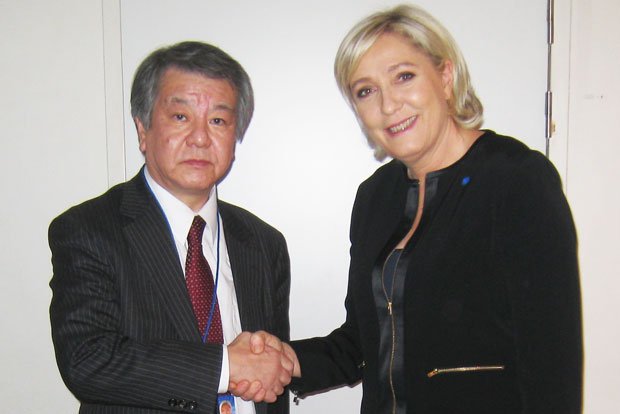 マリーヌ・ルペン氏（右）は日本に興味を持っているとか