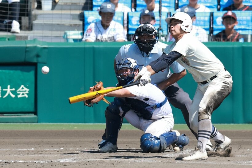 延長十回表、泳がされながらも勝ち越しの中前適時打を放つ近藤（撮影／写真映像部・東川哲也）