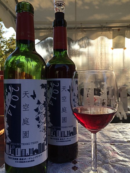 2014年の収穫祭でのオリジナルグラスとワイン「天空庭園」で乾杯！