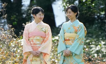 写真・図版（1枚目）| 【秋の園遊会】瑶子さま「金髪ピンク