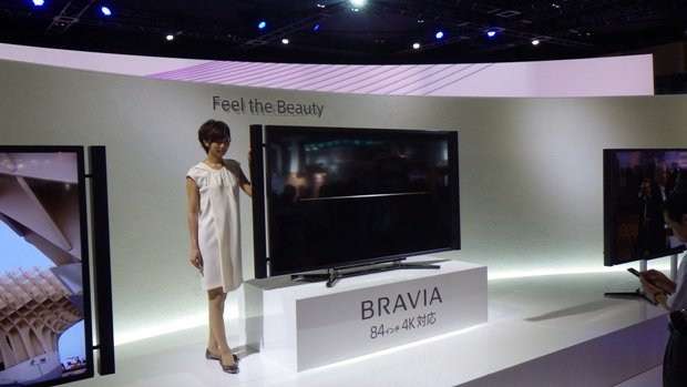 「CEATEC　JAPAN　2012」で展示された４Ｋテレビ（2012年10月10日撮影　資料写真）
