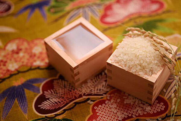 よい水と米、そして「発酵」によりおいしい日本酒に（写真はイメージ）