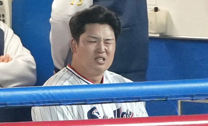 4月17日の阪神戦で故障を再発させ途中交代したヤクルト・村上（日刊スポーツ）