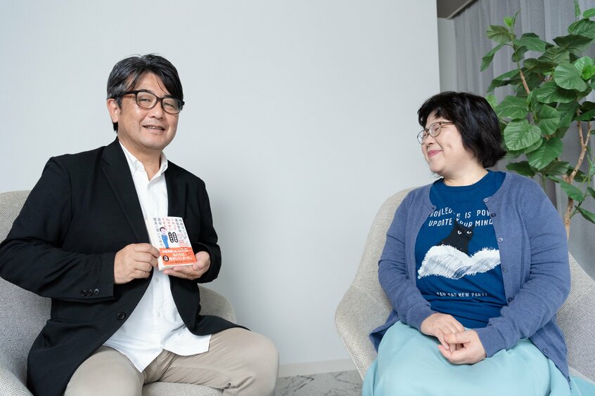 安田浩一さん(左)と和田靜香さん(撮影/朝日新聞出版写真映像部・和仁貢介)