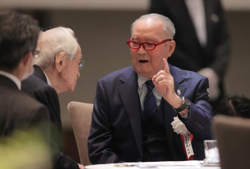 渡辺恒雄氏(左)と長嶋茂雄・終身名誉監督(C)朝日新聞社