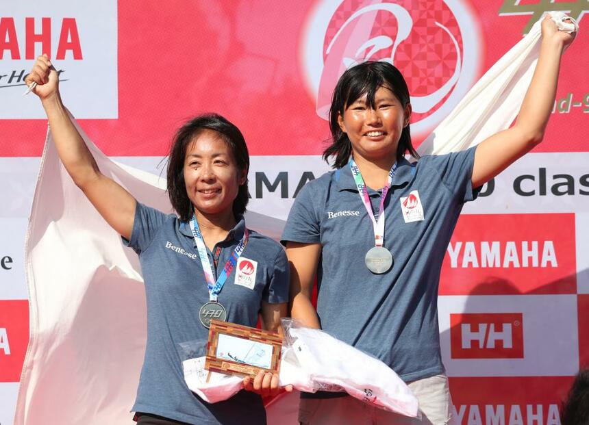 2020年東京五輪代表に内定した吉田愛選手（左）、吉岡美帆選手（写真／朝日新聞社）