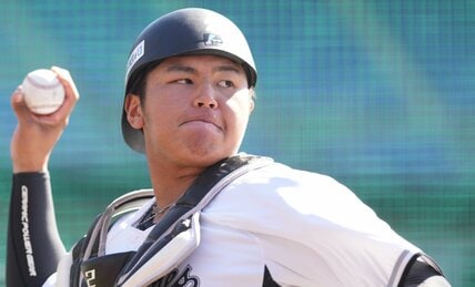 かつての「佐々木朗希の相棒」松川虎生の厳しい現在地　ロッテに居場所なく「トレード要員」の声も