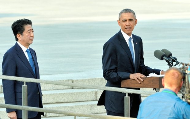 スピーチするオバマ大統領。左は安倍晋三首相（c）朝日新聞社
