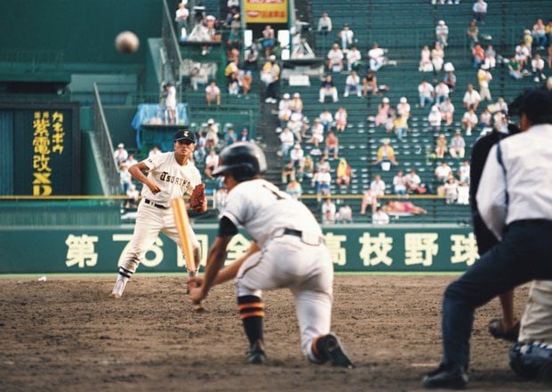 1994年の八頭対鶴岡工。八頭の決勝点はなんと振り逃げだった　（ｃ）朝日新聞社