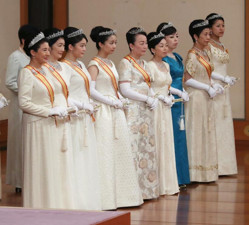 「新年祝賀の儀」では、女性皇族が正装で並んだ／２０１９年１月１日、皇居・宮殿で　（ｃ）朝日新聞社