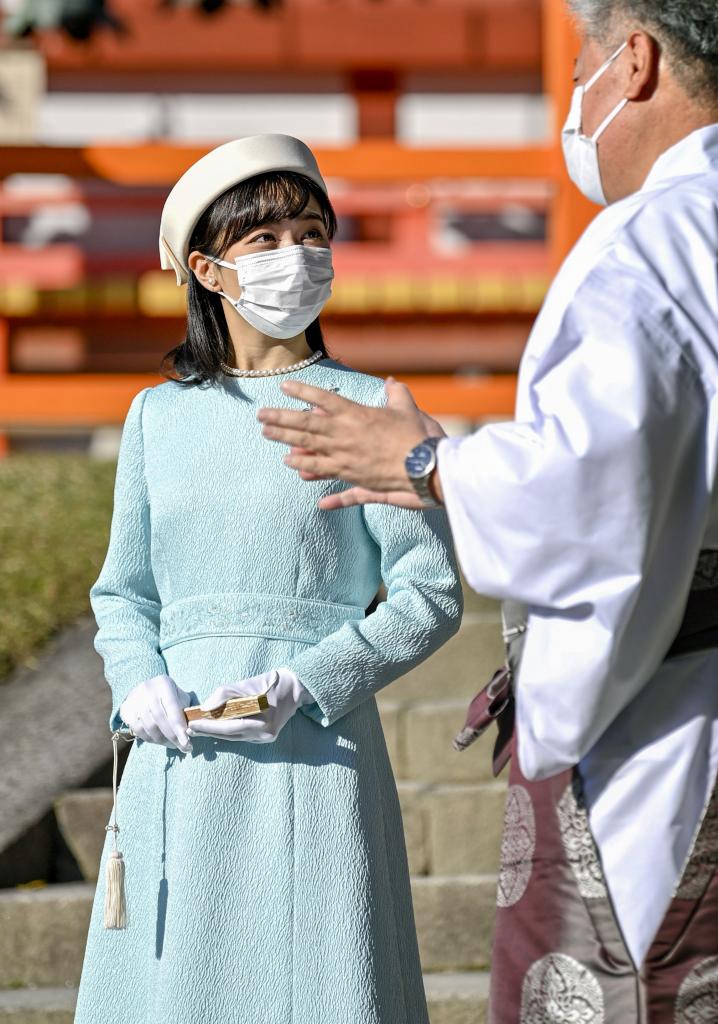 春日大社の本殿を参拝する秋篠宮家の次女佳子さま／10月28日、奈良市