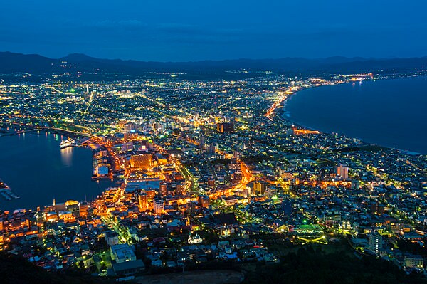 函館山からの夜景。街の様子がよくわかる近さ。