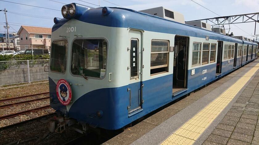伊予鉄道から譲り受け２０１０年から運行する車両。もともとは京王帝都電鉄を走っていた