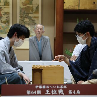 藤井聡太七冠、王位防衛まであと1勝 超大型新人登場に将棋新時代の幕開けも予感