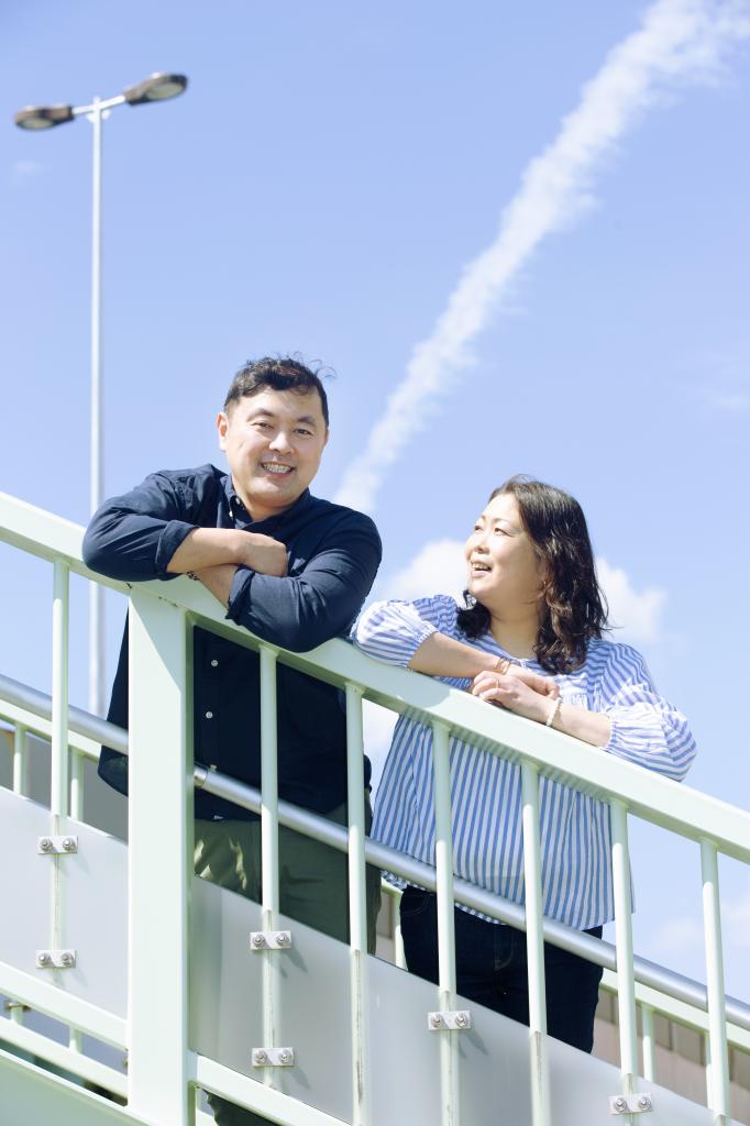 夫の井上博之さんと妻の井上麻由子さん（撮影／写真映像部・高橋奈緒）