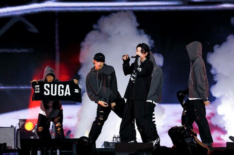 ＳＵＧＡは「２０年、３０年はこの場に立っていると思う」と語った（ｐｈｏｔｏ　ＢＩＧＨＩＴ　ＭＵＳＩＣ提供）