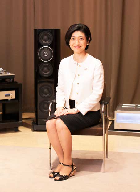 小川理子（おがわ・みちこ）慶應義塾大学理工学部卒業。現在パナソニック執行役員、アプライアンス社副社長。音響開発者として活躍。１９９３年、ジャズピアノの演奏活動を開始。２００６年、ＣＤでメジャーデビューし、現在１４枚をリリース（撮影／ＭＩＫＩＫＯ)