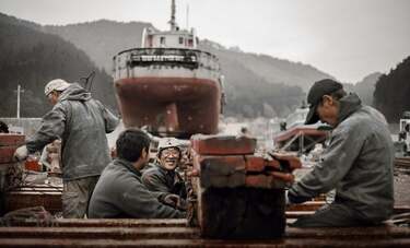 「やんねばなんねえ」　大震災で壊滅した造船所を再建した船大工たちの物語　写真家・野田雅也