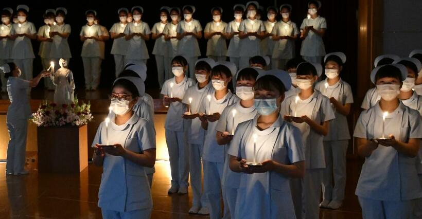 パンデミックのさなか、看護師も注目を浴びた仕事の一つだ。労働環境や待遇の改善が望まれる一方で、役割拡大についての議論も注目だ　（ｃ）朝日新聞社