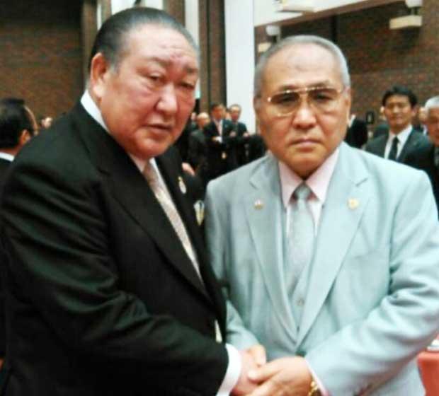 “新アンガールズ”とネット民に呼ばれるボクシング連盟の山根会長（右）と日大の田中理事長