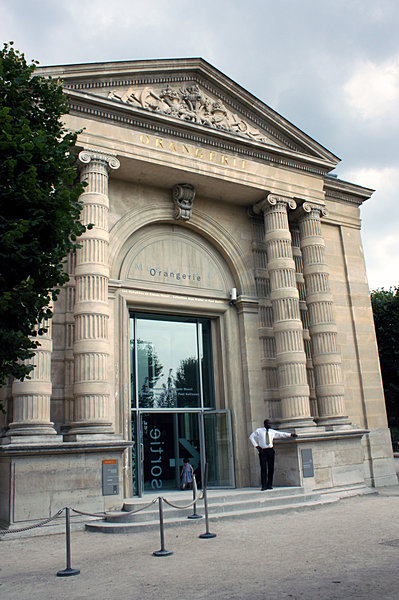 パリ・テュイルリー公園内に佇む「オランジュリー美術館」
