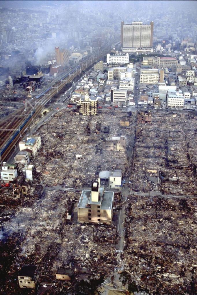 阪神大震災の火災で焼失した住宅密集地＝１９９５年、神戸市　（ｃ）朝日新聞社